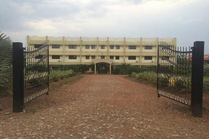 https://cache.careers360.mobi/media/colleges/social-media/media-gallery/765/2018/10/25/Entrance view of University of Agricultural Sciences Dharwad_Campus-view.jpg